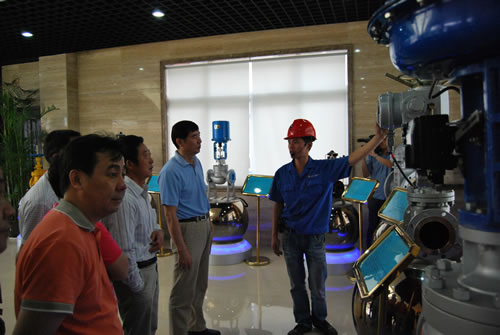 �Aͤ�(zh��n)�˴������ϯ���(y��ng)ͬ־���Ϻ������y�T(m��n)�S�a(ch��n)Ʒչ�d���^