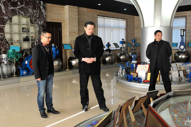 �Aͤ��hί��ӛ��e���^�����y�Tչʾ�d