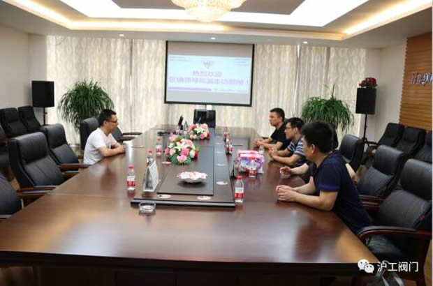 區(qū)鎮(zhèn)領(lǐng)導高溫走訪慰問上海滬工閥門廠